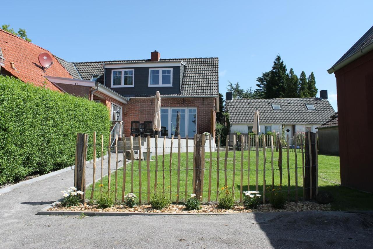 Apartamento Tant Berta'S Huus Krummhörn Exterior foto